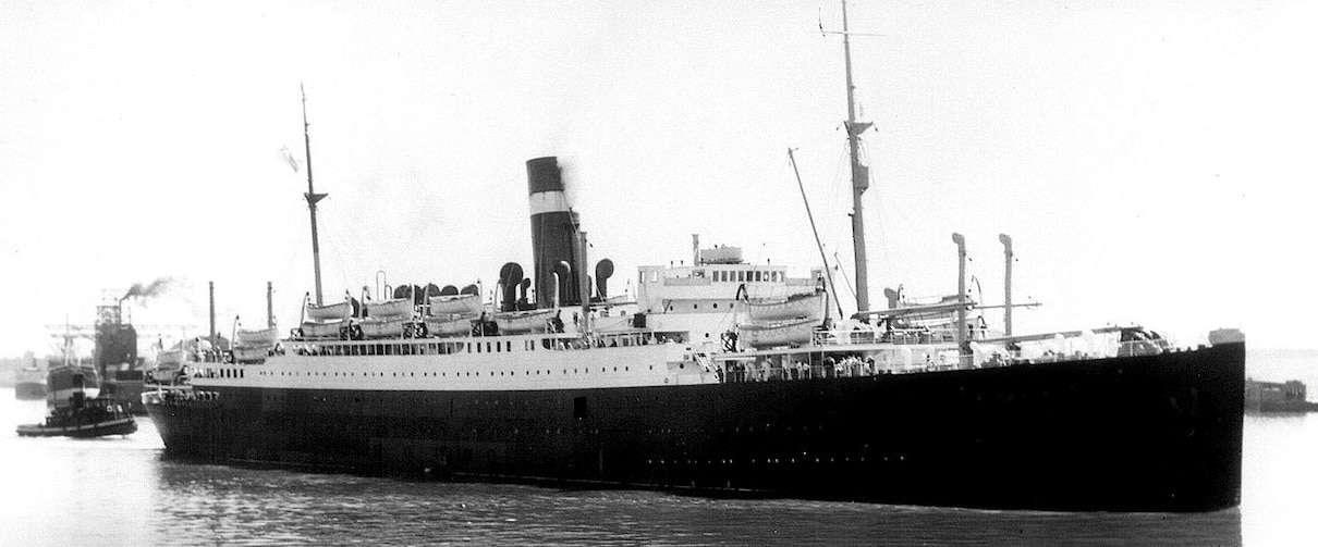 Llamada SOS del transatlántico SS Athenia torpedeado por los alemanes. Sala de radio destrozada, improvisaron la solución para enviar SOS.