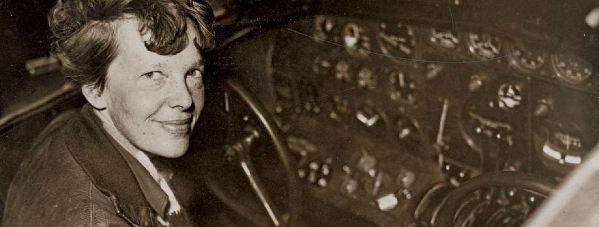 Amelia Earhart y la señal fantasma. Lockheed Electra 10E y su equipo de radio. Transmisor Western Electric 13C CW y AM en 3105 kHz y 6210 kHz