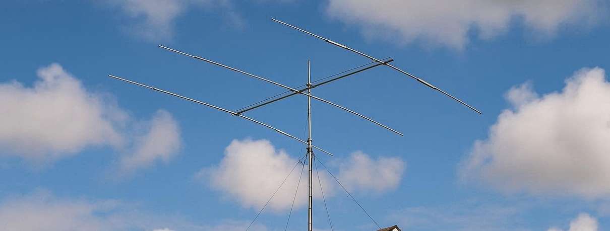 Antenas de radioaficionado, dipolo media onda, antena vertical, antena quad, antena cobweb. Curso descubre la radioafición. U-30 León.